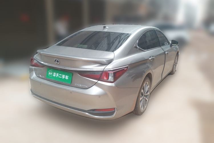 Used Lexus ES 2024 200 Premium Edition Rear Right 45 Deg