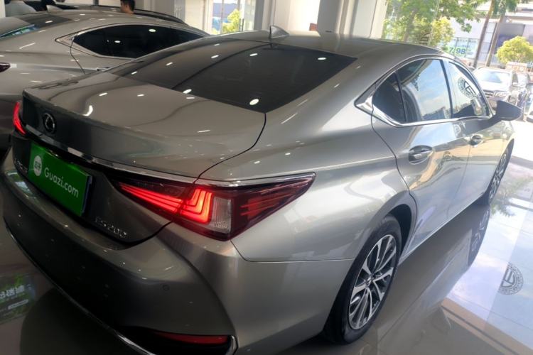 Used Lexus ES 2024 200 Premium Edition Rear Right 45 Deg