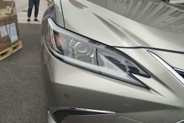 Used Lexus ES 2024 200 Premium Edition Right Front Headlight