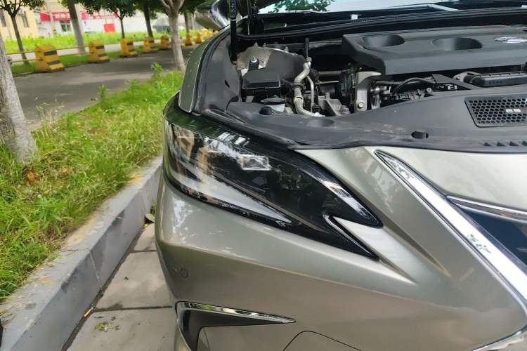 Used Lexus ES 2024 200 Premium Edition Right Front Headlight