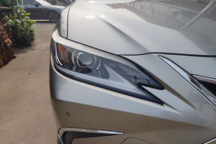 Used Lexus ES 2024 200 Premium Edition Right Front Headlight
