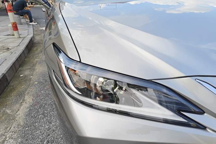 Used Lexus ES 2024 200 Premium Edition Right Front Headlight