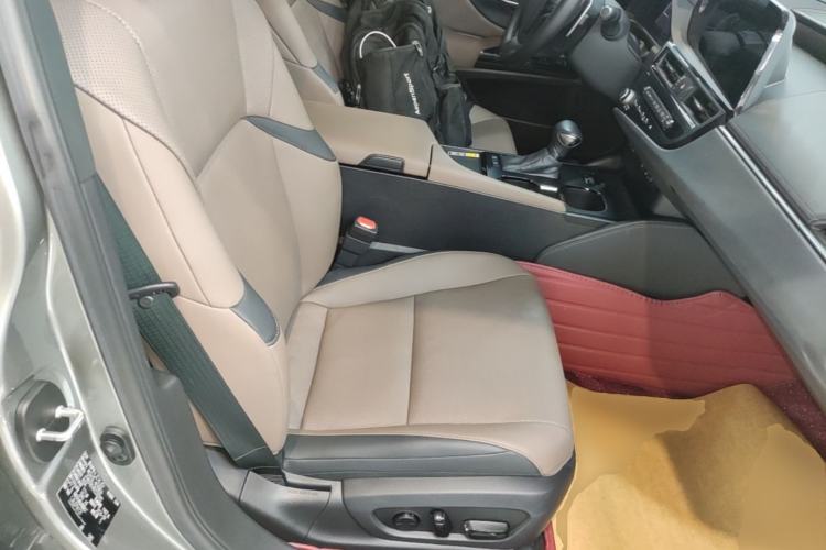 Used Lexus ES 2024 200 Premium Edition Right Front Seat
