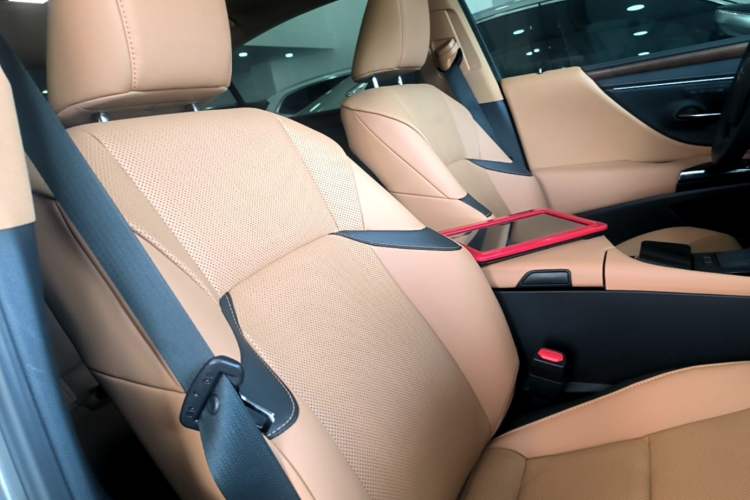 Used Lexus ES 2024 200 Premium Edition Right Front Seat