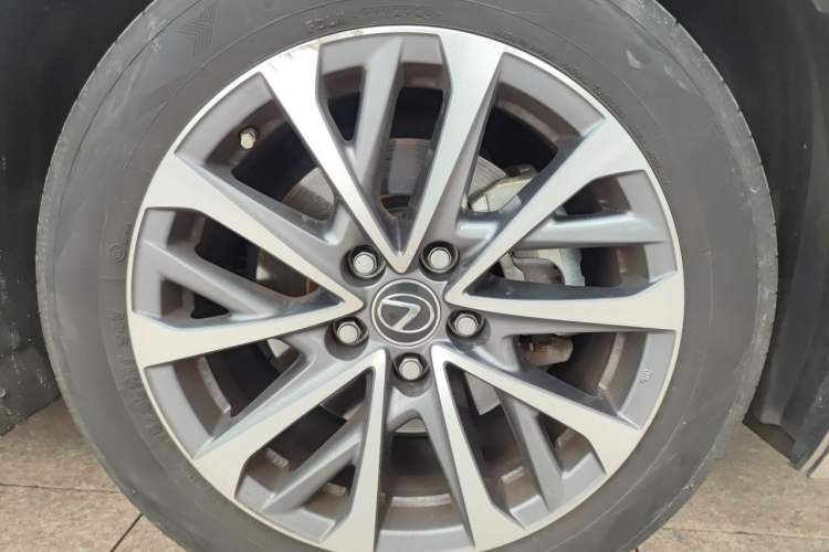 Used Lexus ES 2024 200 Premium Edition Right Front Wheel Hub