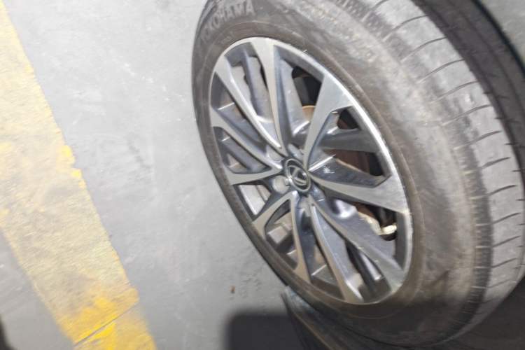 Used Lexus ES 2024 200 Premium Edition Right Front Wheel Hub