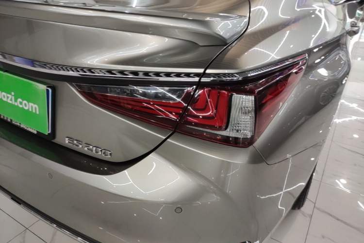 Used Lexus ES 2024 200 Premium Edition Right Rear Taillight