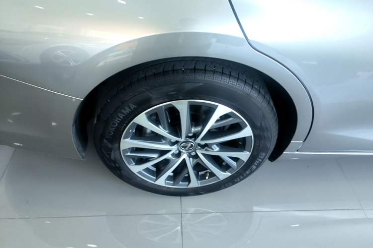 Used Lexus ES 2024 200 Premium Edition Right Rear Wheel Hub