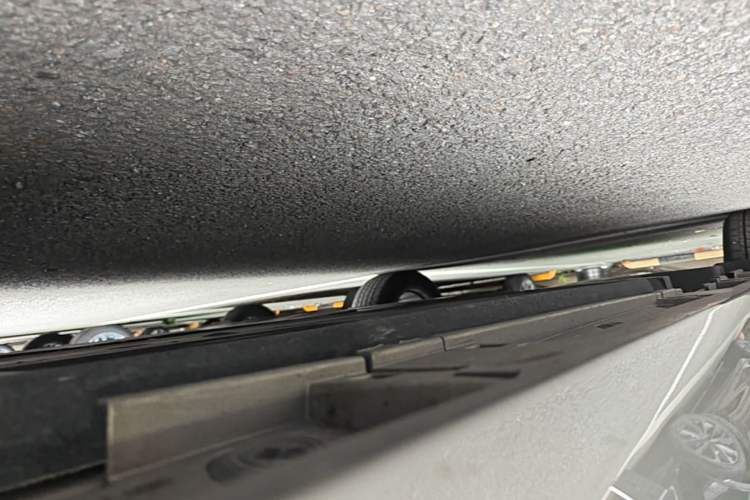 Used Lexus ES 2024 200 Premium Edition Right Side Sill