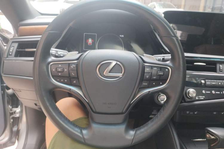 Used Lexus ES 2024 200 Premium Edition Steering Wheel