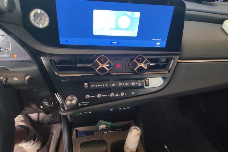 Used Lexus ES 2024 200 Premium Edition Audio And AC Panel