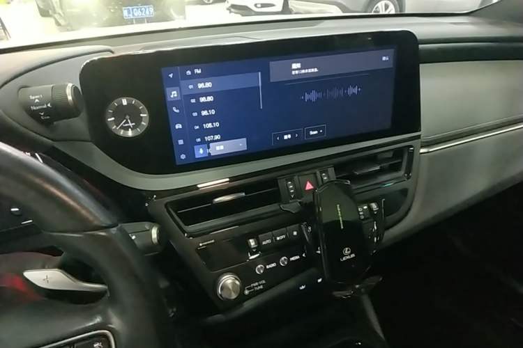 Used Lexus ES 2024 200 Premium Edition Audio And AC Panel