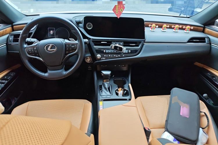 Used Lexus ES 2024 200 Premium Edition Center Console