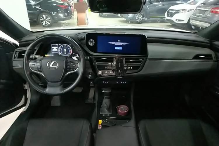 Used Lexus ES 2024 200 Premium Edition Center Console