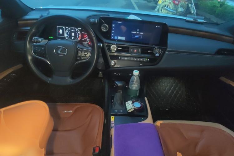 Used Lexus ES 2024 200 Premium Edition Center Console