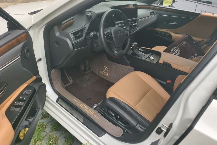 Used Lexus ES 2024 200 Premium Edition Driver Seat