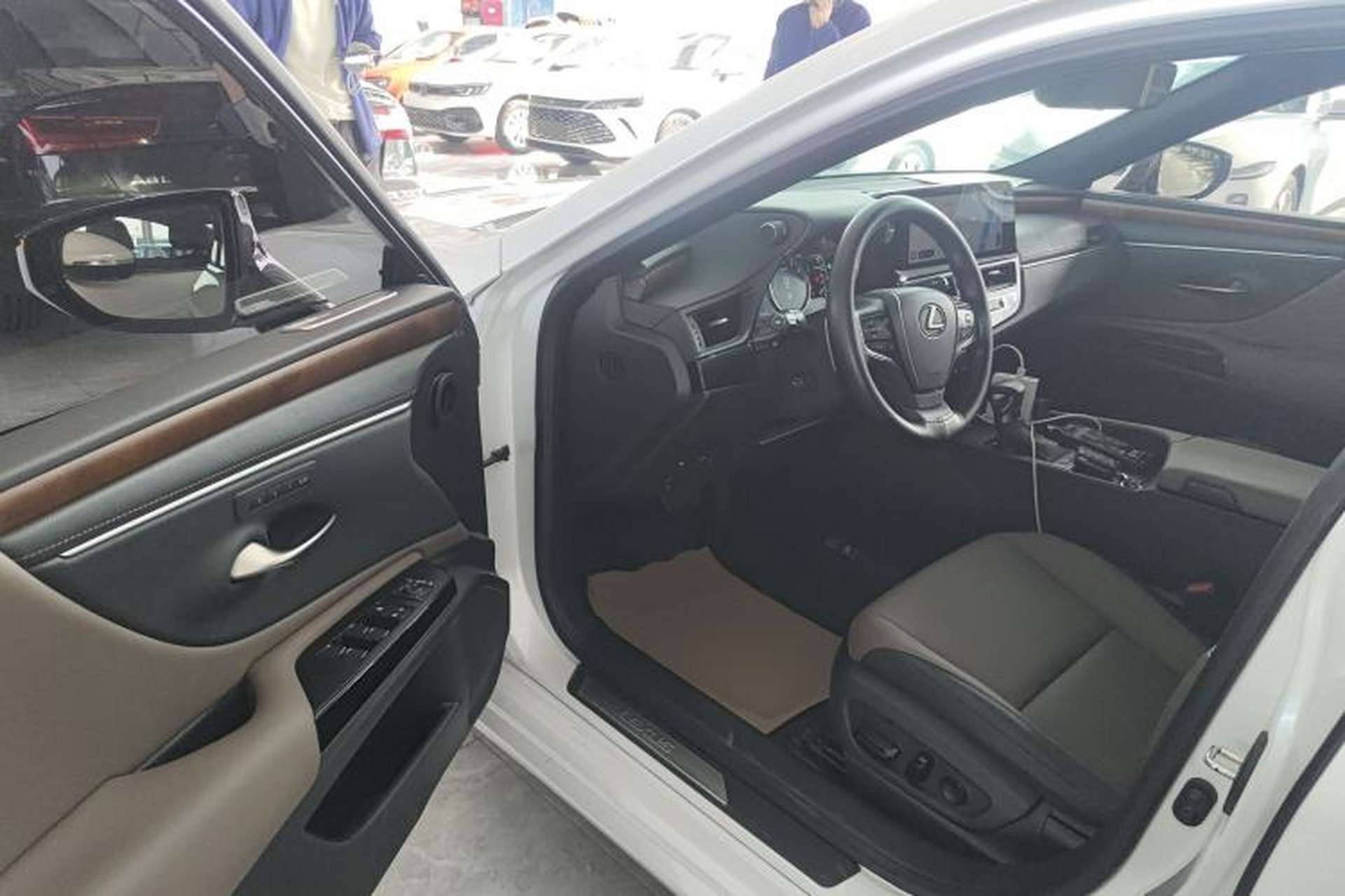 Used Lexus ES 2024 200 Premium Edition Driver Seat