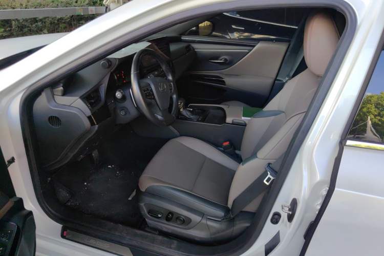 Used Lexus ES 2024 200 Premium Edition Driver Seat