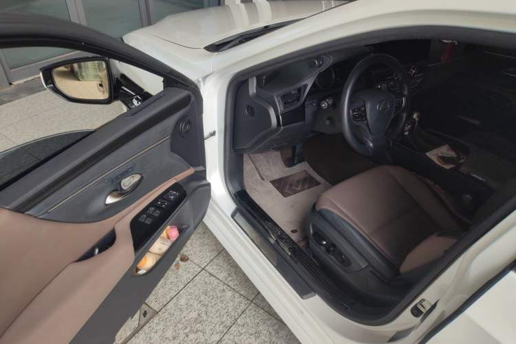 Used Lexus ES 2024 200 Premium Edition Driver Seat