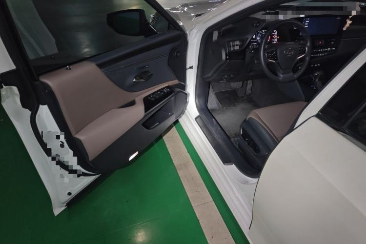 Used Lexus ES 2024 200 Premium Edition Driver Seat