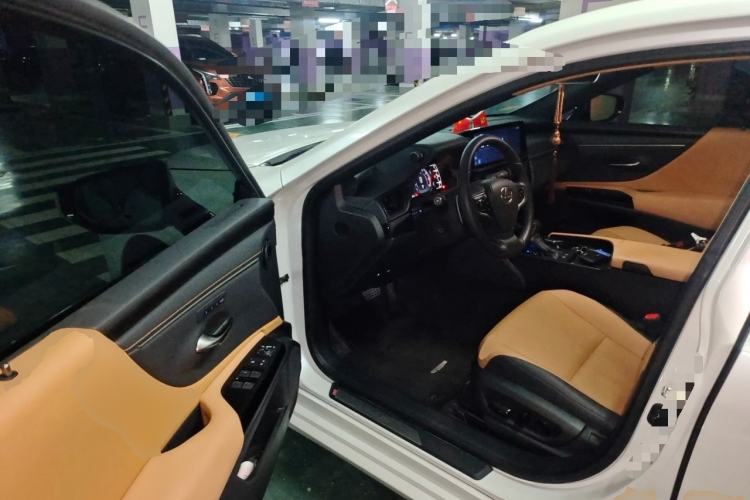 Used Lexus ES 2024 200 Premium Edition Driver Seat
