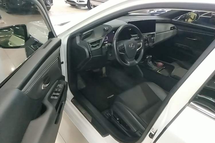 Used Lexus ES 2024 200 Premium Edition Driver Seat