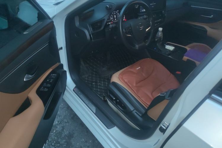 Used Lexus ES 2024 200 Premium Edition Driver Seat