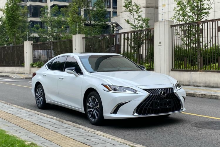 Used Lexus ES 2024 200 Premium Edition Exterior 2