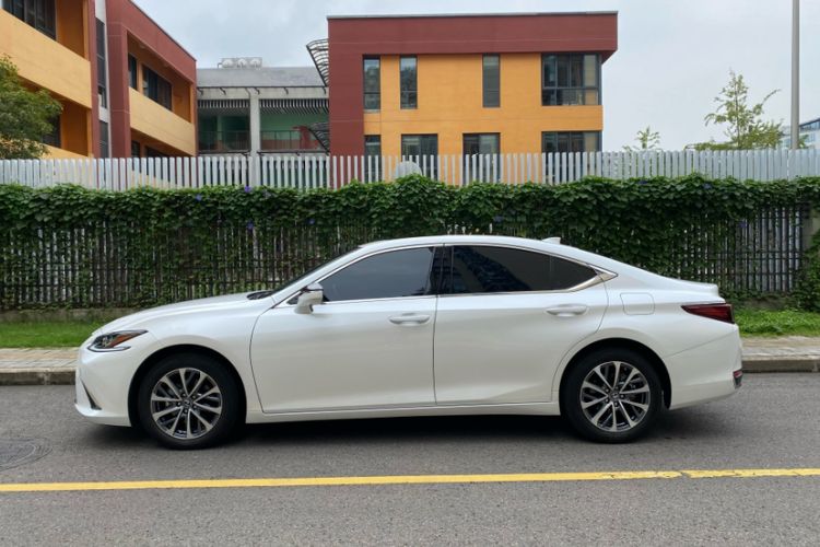 Used Lexus ES 2024 200 Premium Edition Exterior 3