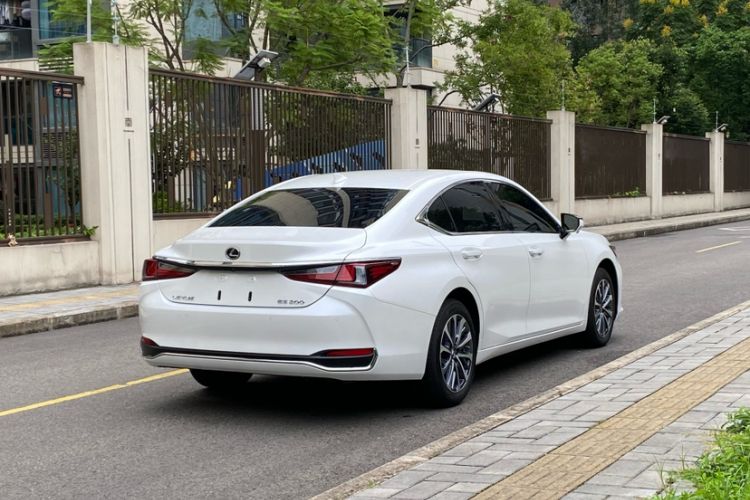 Used Lexus ES 2024 200 Premium Edition Exterior 4