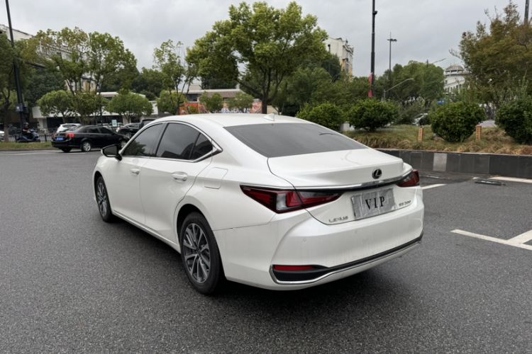 Used Lexus ES 2024 200 Premium Edition Exterior 4