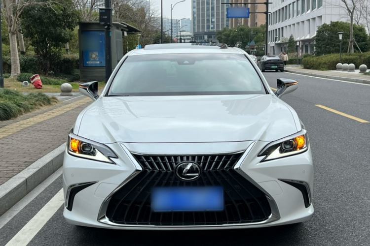 Used Lexus ES 2024 200 Premium Edition Exterior 5