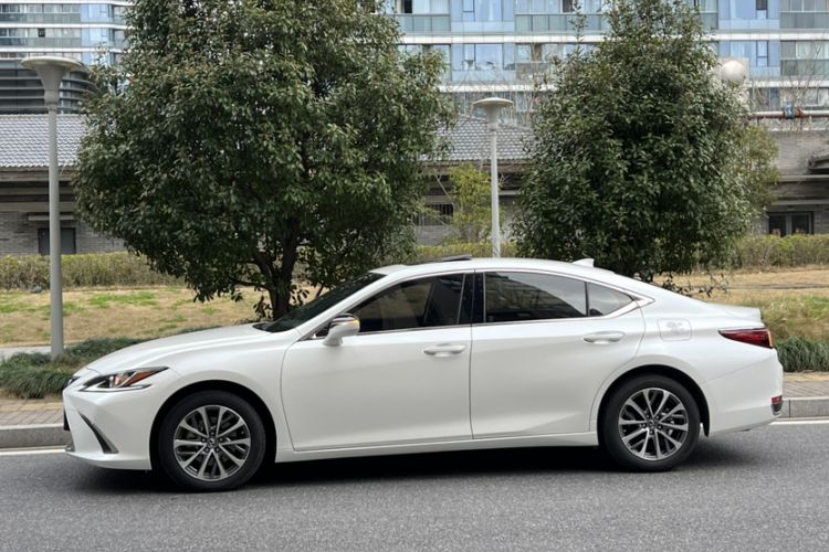 Used Lexus ES 2024 200 Premium Edition Exterior 6