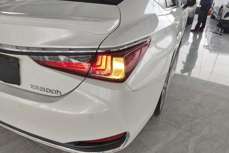 Used Lexus ES 2024 200 Premium Edition Exterior 6