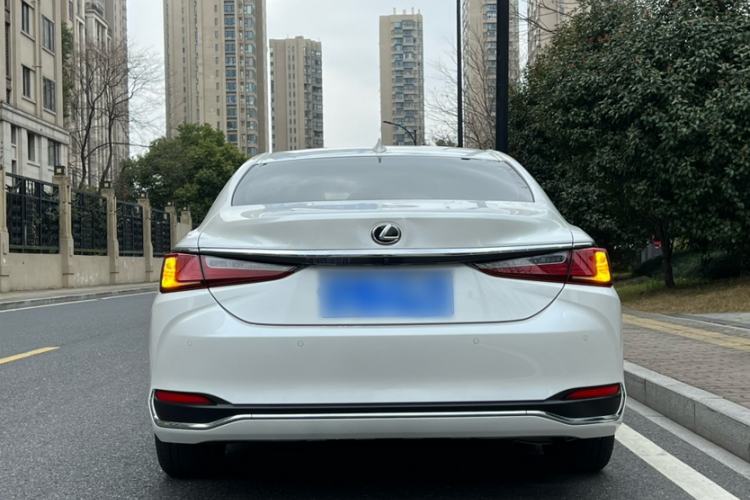 Used Lexus ES 2024 200 Premium Edition Exterior 7
