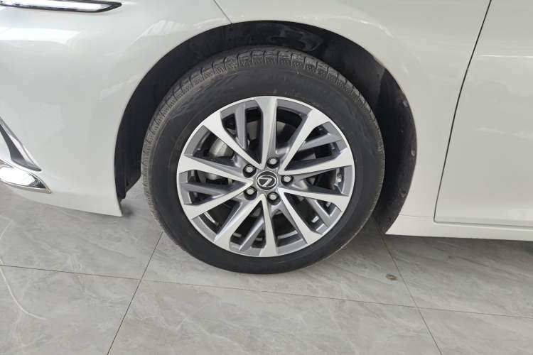 Used Lexus ES 2024 200 Premium Edition Exterior 7