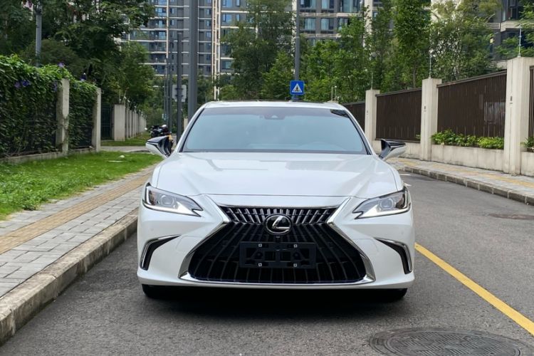 Used Lexus ES 2024 200 Premium Edition Exterior 9