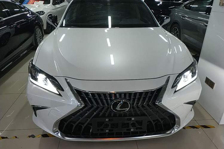 Used Lexus ES 2024 200 Premium Edition Front