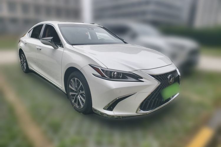 Used Lexus ES 2024 200 Premium Edition Front Right 45 Deg