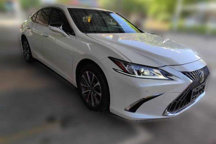 Used Lexus ES 2024 200 Premium Edition Front Right 45 Deg