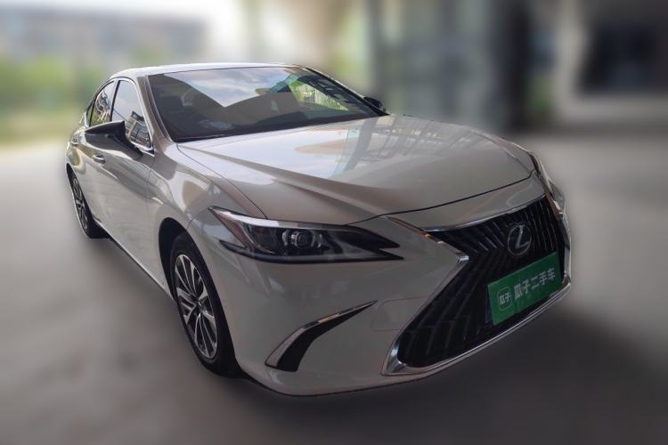 Used Lexus ES 2024 200 Premium Edition Front Right 45 Deg
