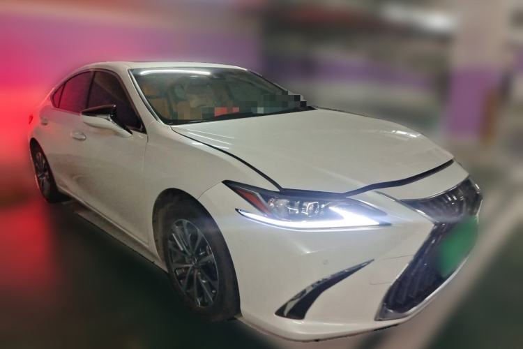 Used Lexus ES 2024 200 Premium Edition Front Right 45 Deg
