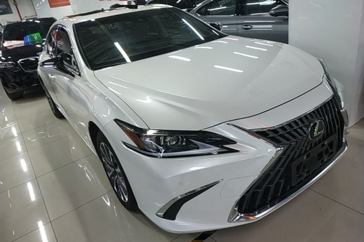 Used Lexus ES 2024 200 Premium Edition Front Right 45 Deg