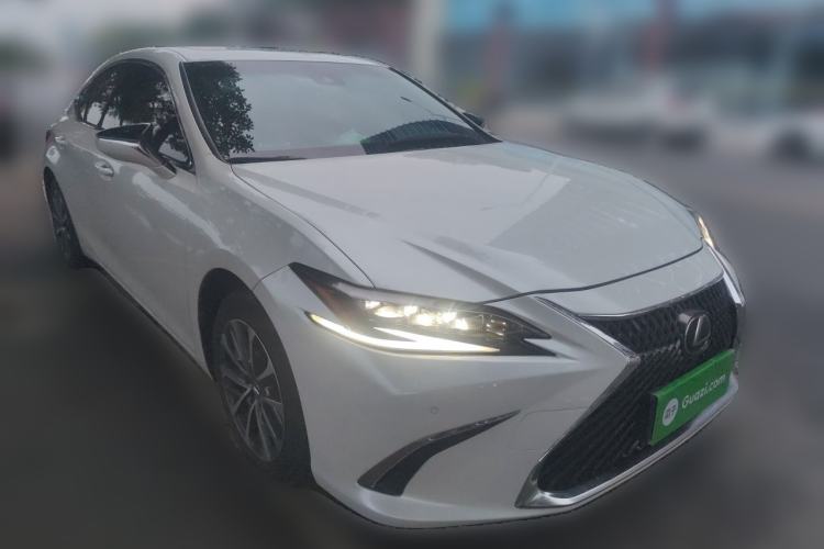 Used Lexus ES 2024 200 Premium Edition Front Right 45 Deg