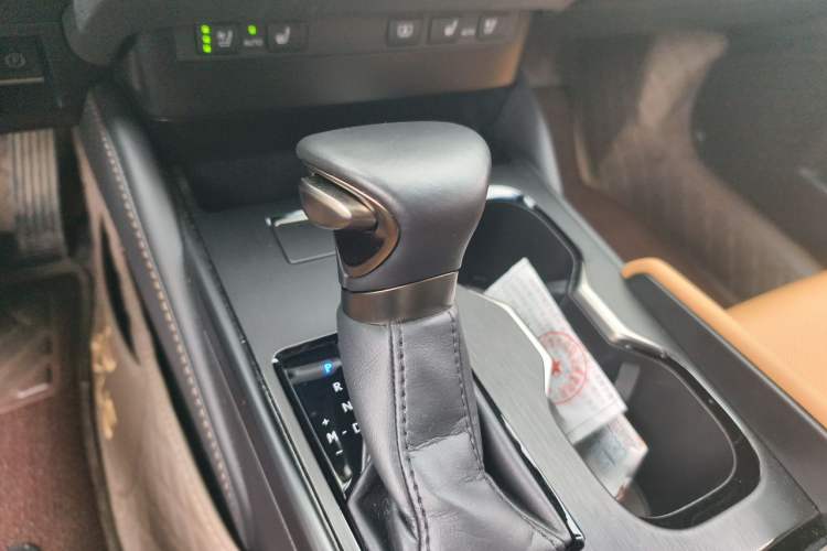 Used Lexus ES 2024 200 Premium Edition Gear Lever
