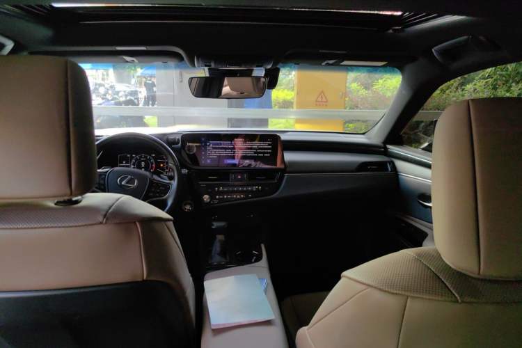 Used Lexus ES 2024 200 Premium Edition Headliner
