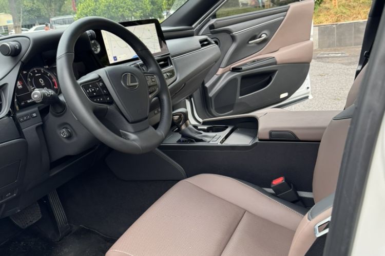 Used Lexus ES 2024 200 Premium Edition Interior 1