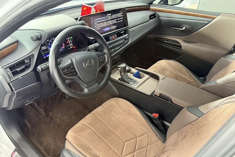 Used Lexus ES 2024 200 Premium Edition Interior 2
