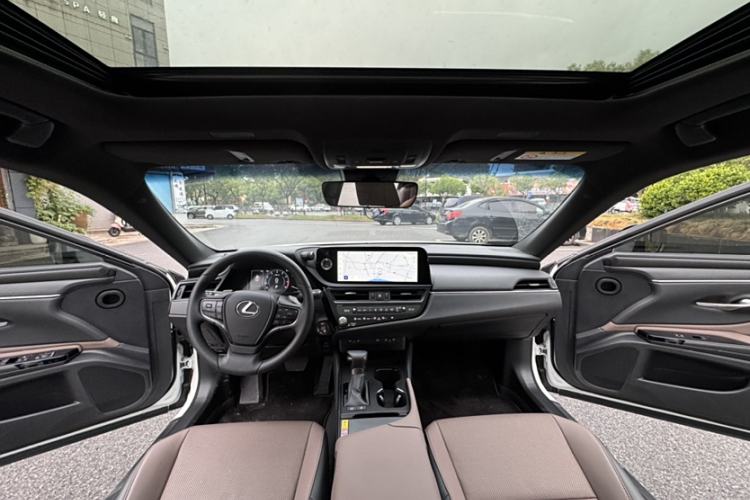 Used Lexus ES 2024 200 Premium Edition Interior 2