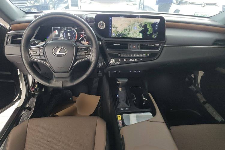 Used Lexus ES 2024 200 Premium Edition Interior 2